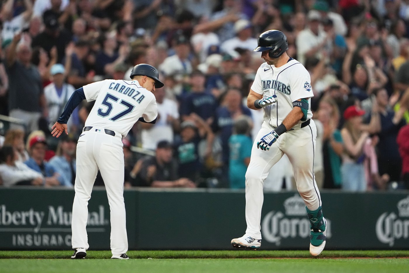 Reds intentionally load bases for slumping Mariners slugger Cal Raleigh, who makes Francona pay | iNFOnews.ca Reds intentionally load bases for slumping Mariners slugger Cal Raleigh, who makes Francona pay | iNFOnews.ca