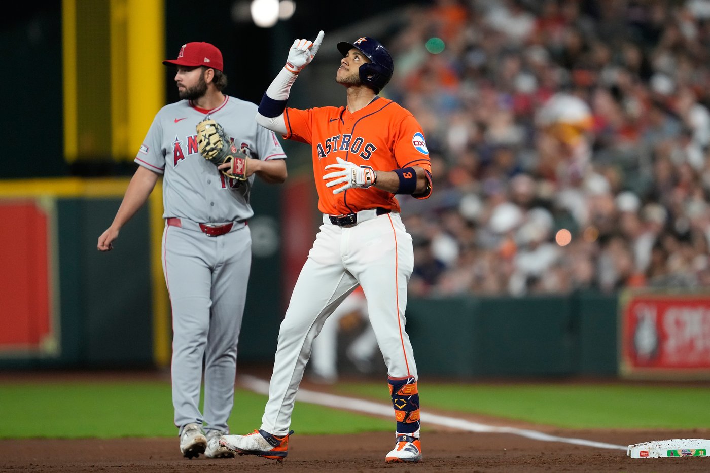 Astros shortstop Peña returns after broken finger kept him from opening day | iNFOnews.ca Astros shortstop Peña returns after broken finger kept him from opening day | iNFOnews.ca