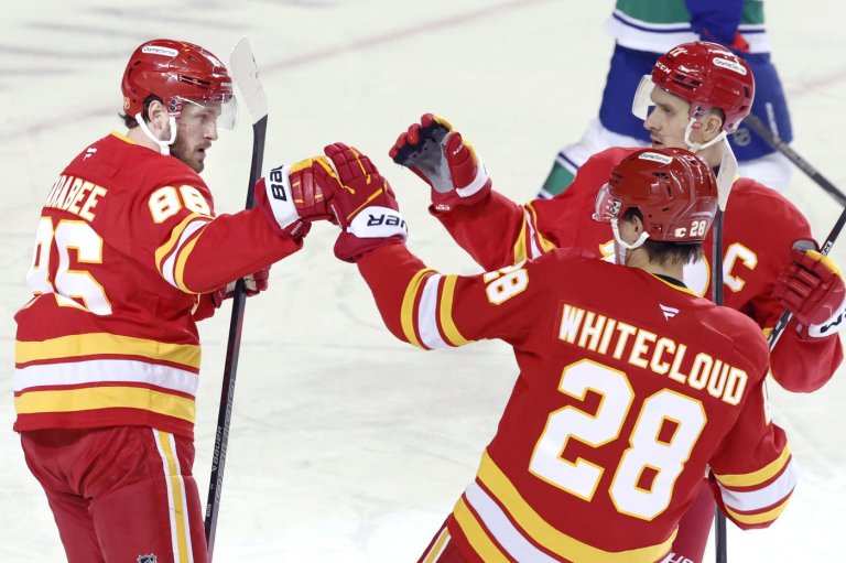 Flames ignite their offence, burn Canucks 7-3 | iNFOnews.ca