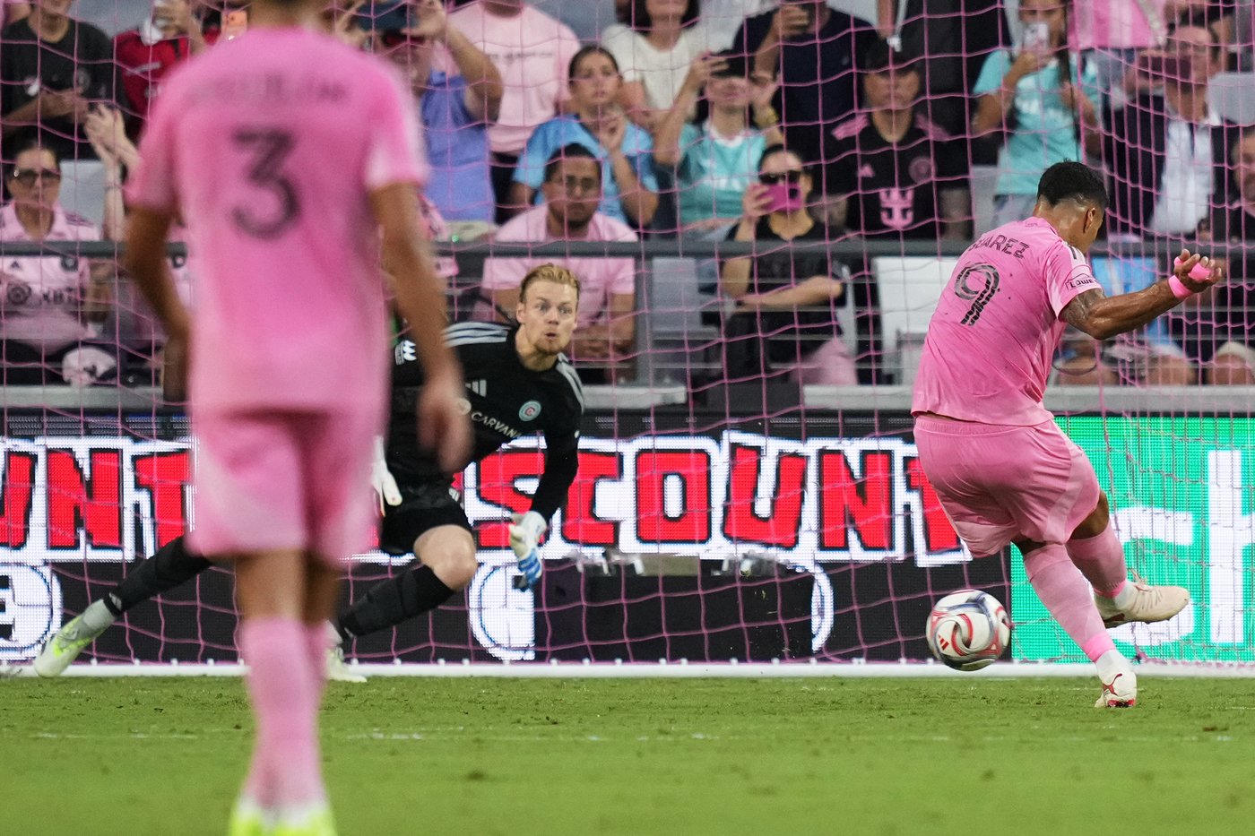 Preston Plambeck, Luis Suárez help Inter Miami beat Fire 3-2 without Lionel Messi | iNFOnews.ca