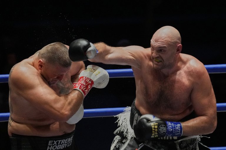Tyson Fury beats Mariusz Wach in Thailand, awaits Anthony Joshua | iNFOnews.ca