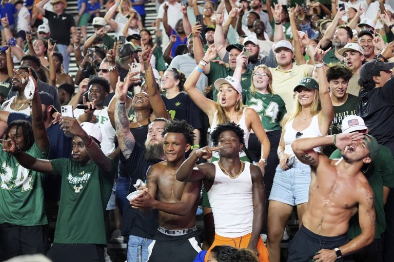 South Florida assistants temporarily cause elevator stoppage amid Swamp celebration | iNFOnews.ca
