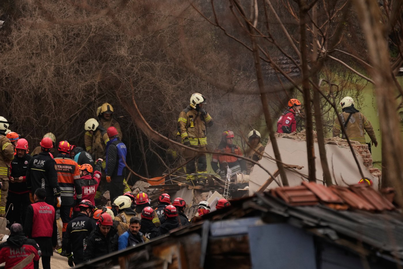 1 dead in Istanbul after gas explosion collapses 2 buildings | iNFOnews.ca