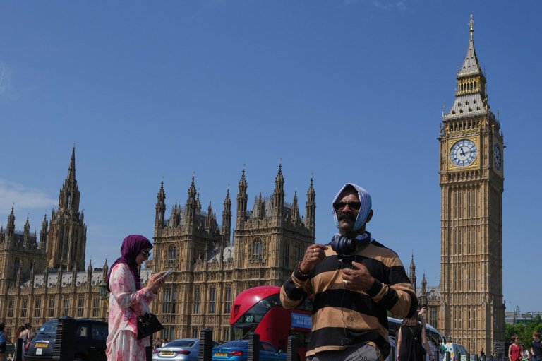 An early heat wave hits Europe, in photos | iNFOnews.ca