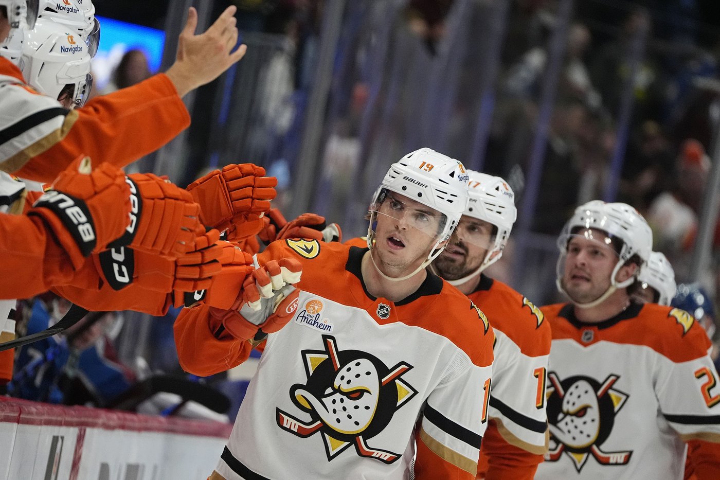 MacKinnon scores in OT to lift Avalanche past Ducks 4-3 for 1st win | iNFOnews.ca MacKinnon scores in OT to lift Avalanche past Ducks 4-3 for 1st win | iNFOnews.ca