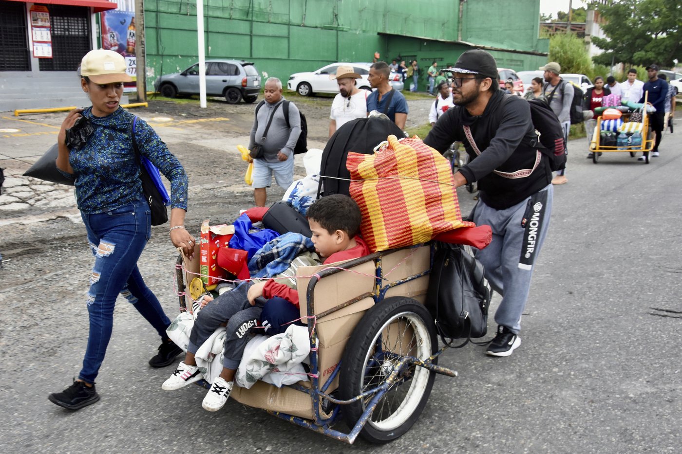 About 300 migrants start walk north from southern Mexico. Their goal is not the US border | iNFOnews.ca