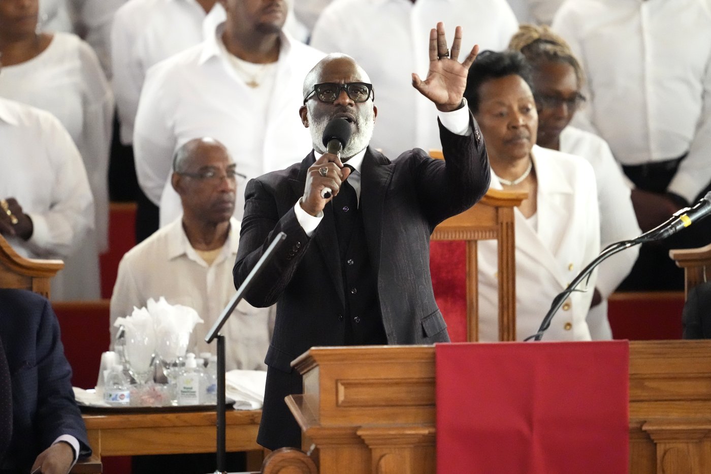 Cissy Houston mourned by Dionne Warwick, politicians and more at longtime church | iNFOnews.ca