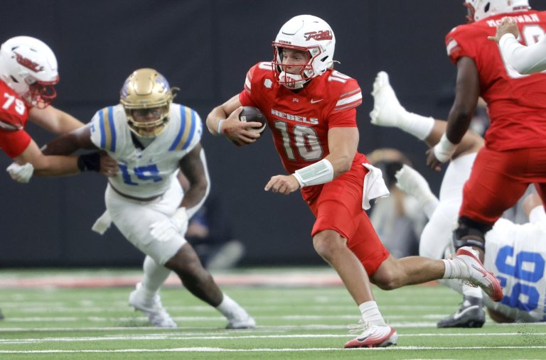 UNLV beats UCLA 30-23 for first Big Ten win in 22 years | iNFOnews.ca