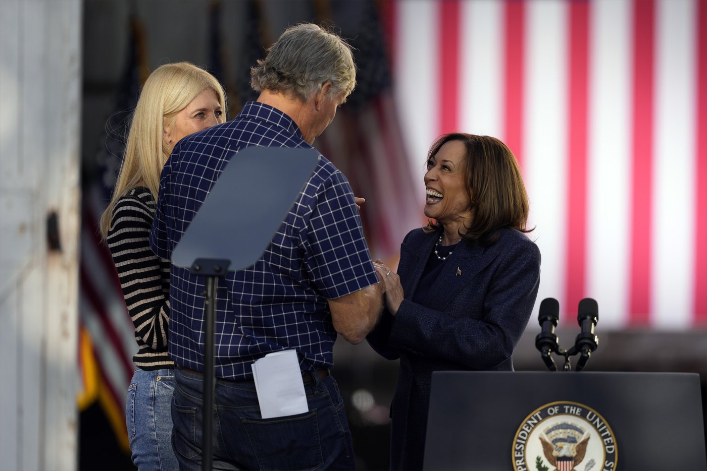 PHOTO COLLECTION: Election 2024 Campaign for President, October 16 | iNFOnews.ca