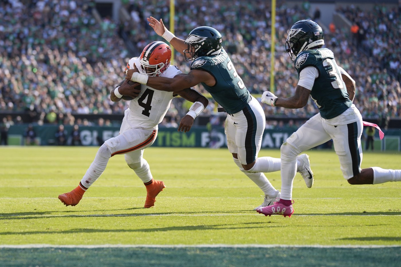 Jalen Hurts throws 2 TD passes as the Eagles hold off the Browns 20-16 | iNFOnews.ca Jalen Hurts throws 2 TD passes as the Eagles hold off the Browns 20-16 | iNFOnews.ca