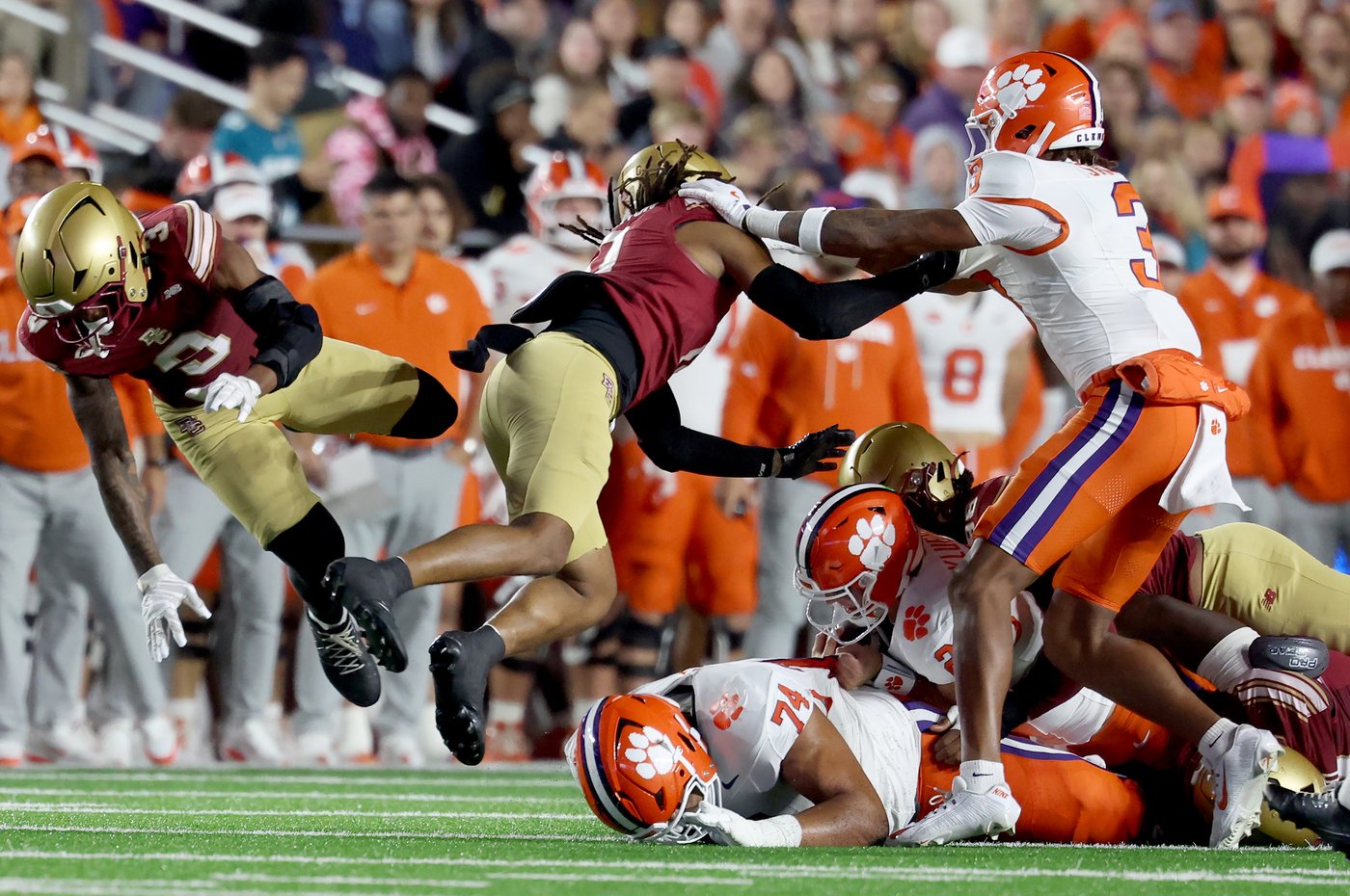 Cade Klubnik throws for a TD and runs for one before injury in Clemson's 41-10 victory over BC | iNFOnews.ca Cade Klubnik throws for a TD and runs for one before injury in Clemson's 41-10 victory over BC | iNFOnews.ca