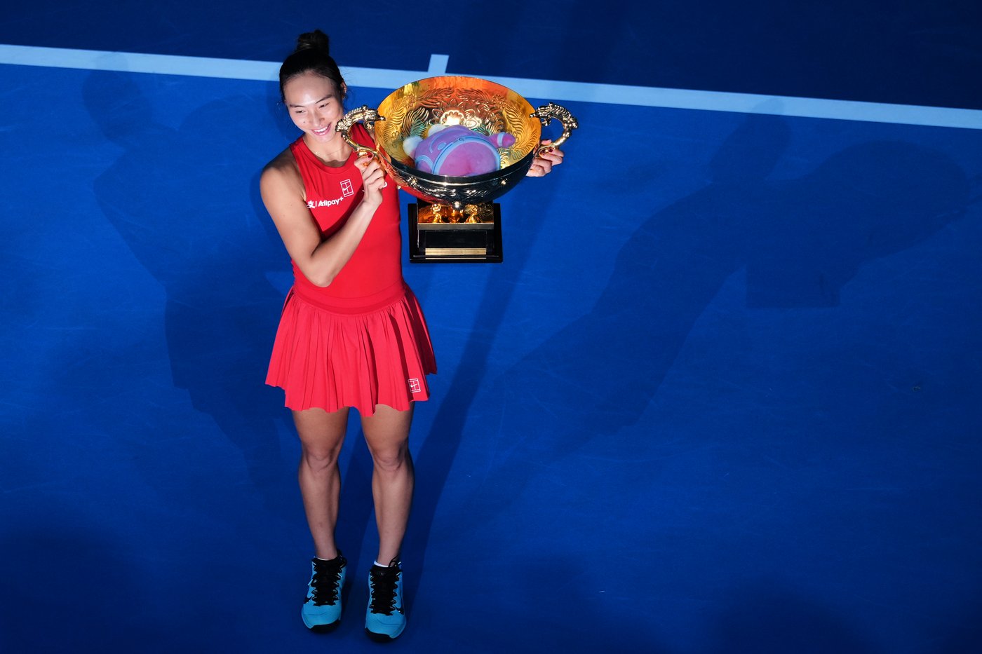 Zheng Qinwen pulls out of the Wuhan Open with a shoulder injury after her China Open win | iNFOnews.ca