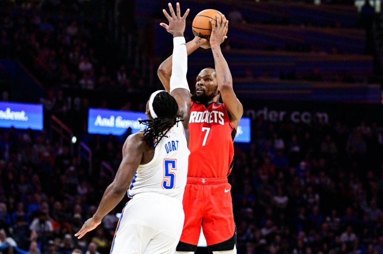 Eason scores 26 as Rockets beat Thunder 112-106 | iNFOnews.ca
