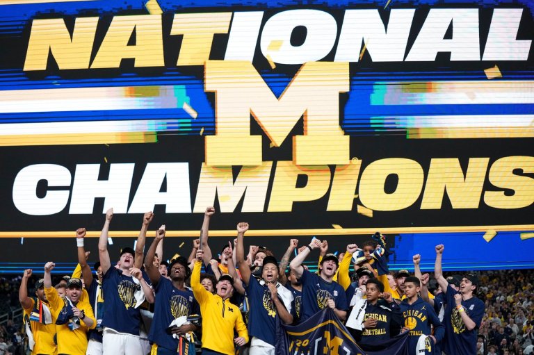 Michigan muscles its way to 2nd national title, beating stubborn UConn 69-63 | iNFOnews.ca
