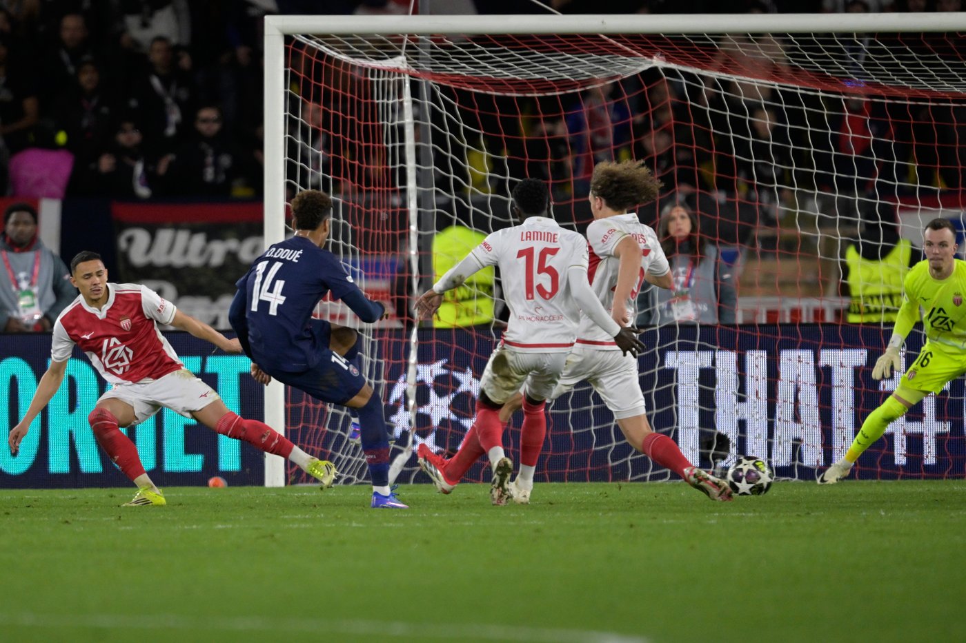Ousmane Dembélé comes off in first half of PSG's 3-2 win against Monaco in Champions League playoffs | iNFOnews.ca