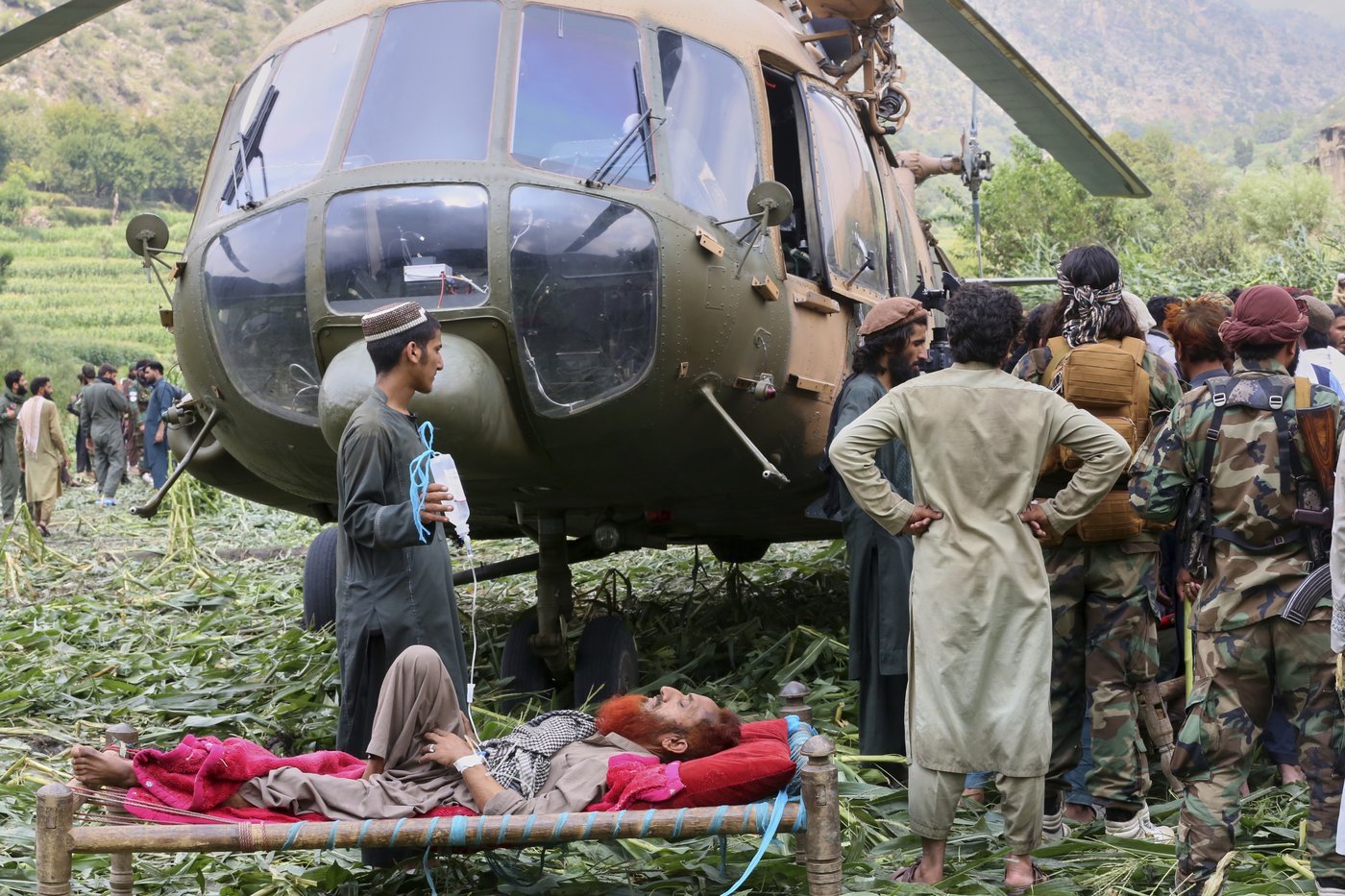 Earthquake in eastern Afghanistan destroys villages and kills 800 people, with 2,500 injured | iNFOnews.ca