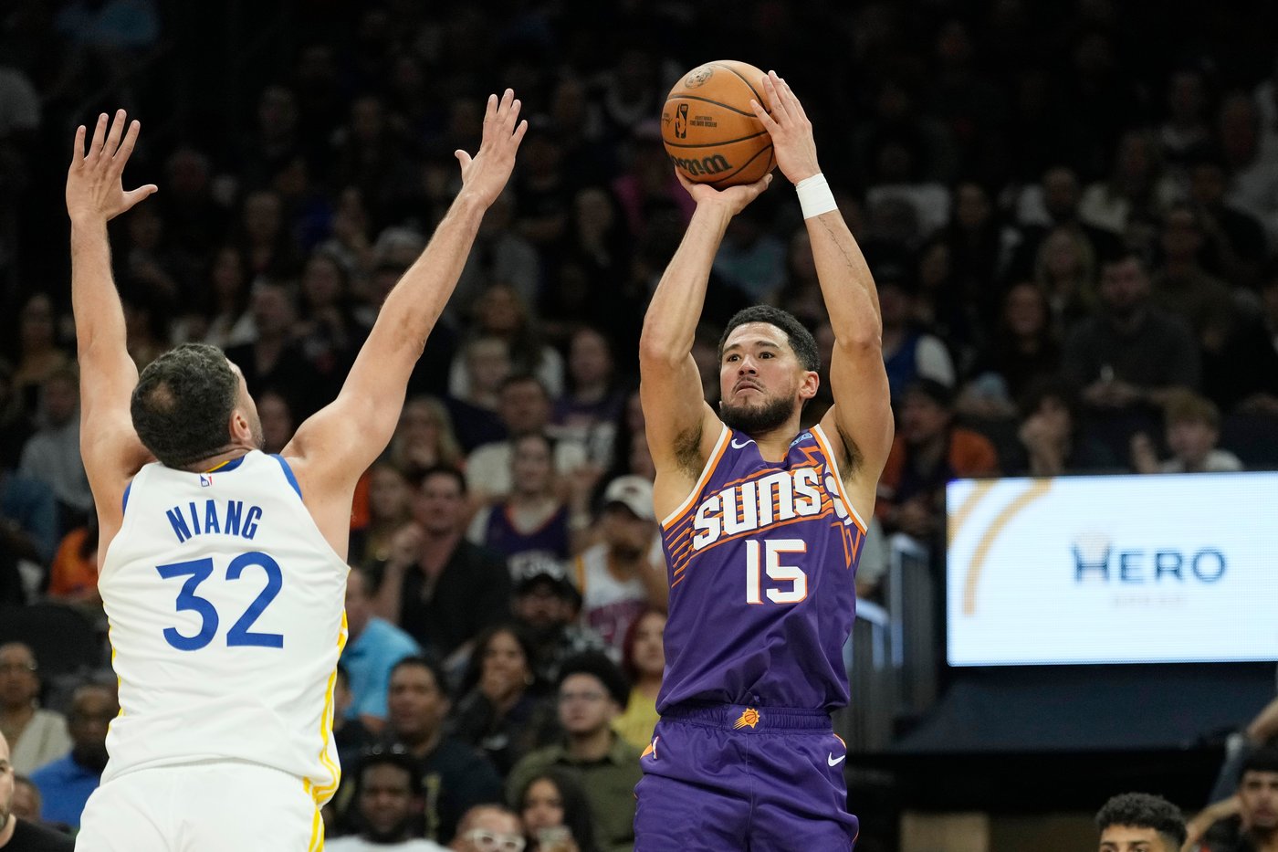 Booker scores 43 points in Suns' 131-122 win over Warriors, who fall to 0-3 | iNFOnews.ca Booker scores 43 points in Suns' 131-122 win over Warriors, who fall to 0-3 | iNFOnews.ca