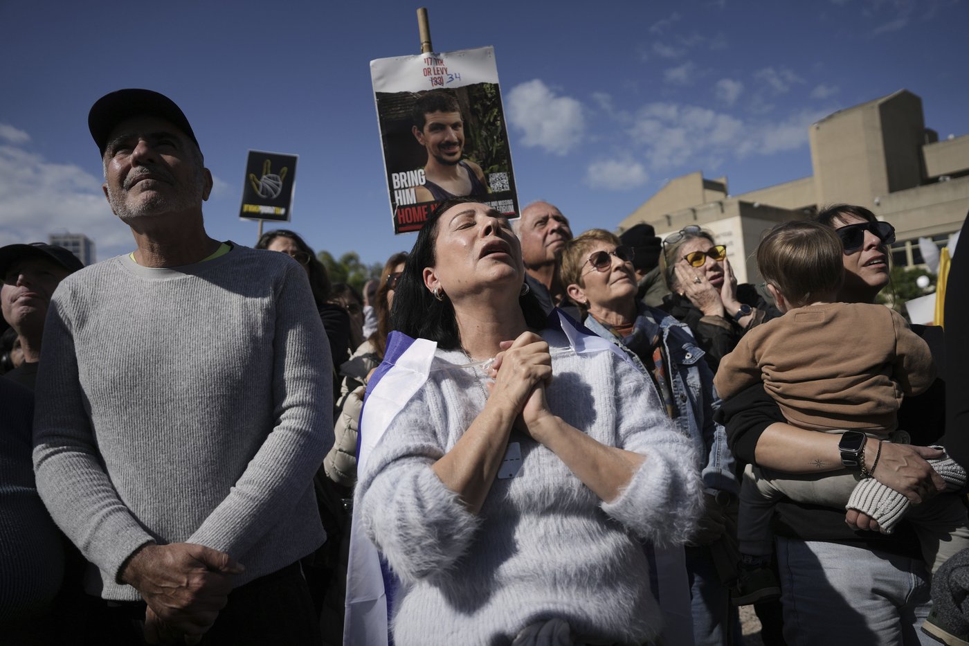 Hamas releases 3 frail-looking Israeli hostages for Palestinian prisoners under Gaza ceasefire | iNFOnews.ca Hamas releases 3 frail-looking Israeli hostages for Palestinian prisoners under Gaza ceasefire | iNFOnews.ca