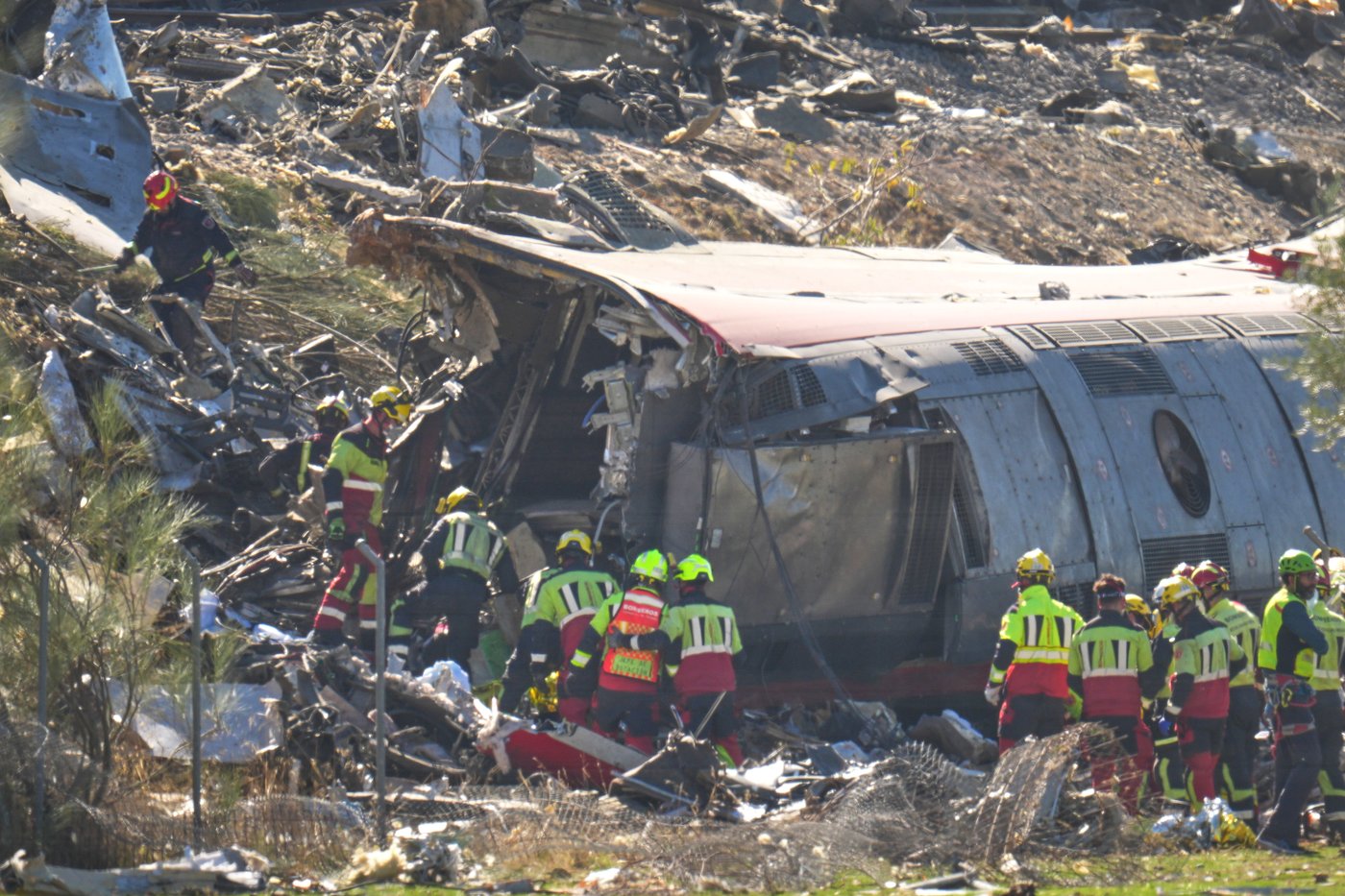 At least 30 dead and 80 injured in high-speed train crash in central Spain | iNFOnews.ca At least 30 dead and 80 injured in high-speed train crash in central Spain | iNFOnews.ca