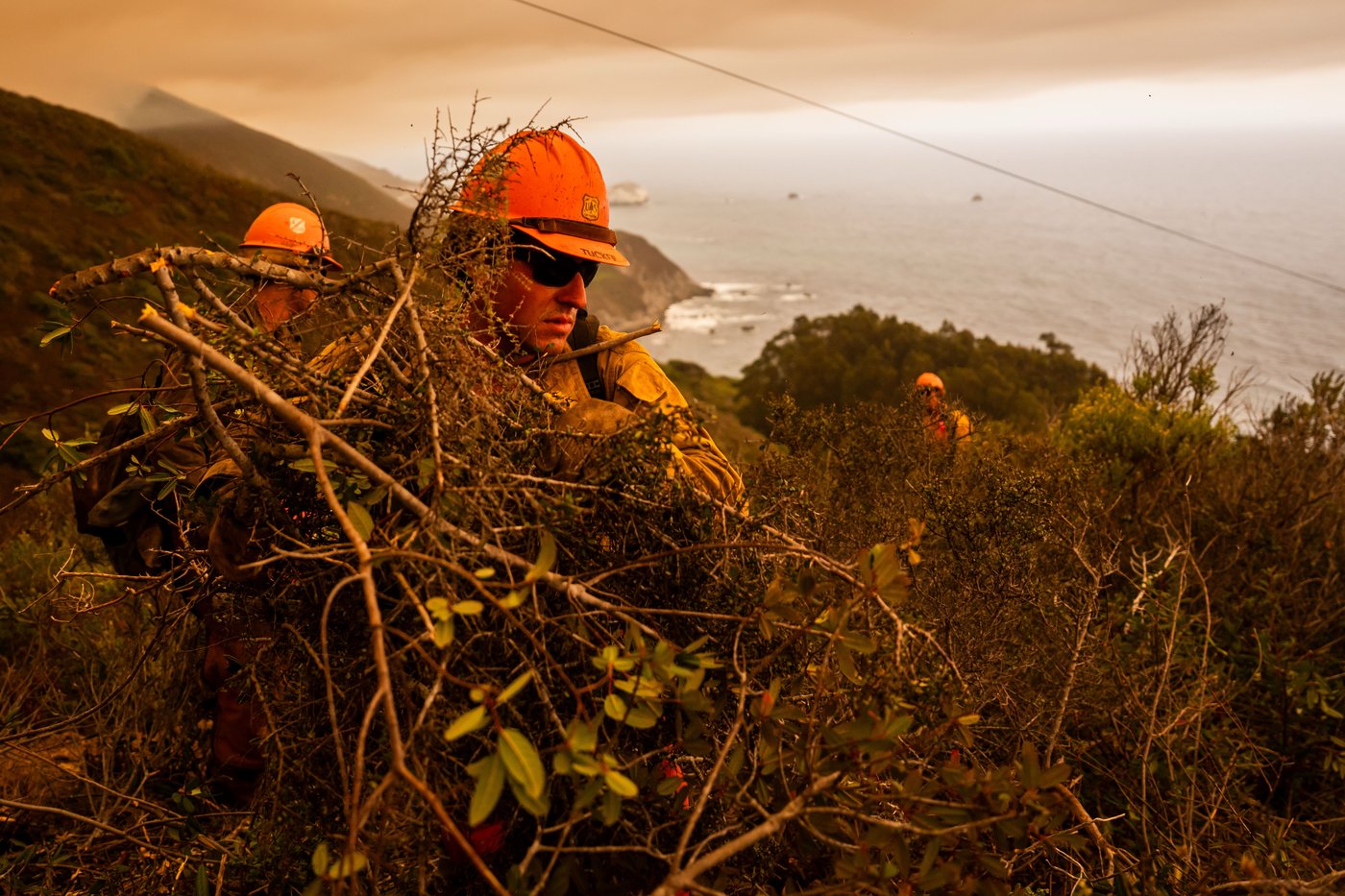 Wildfires burn along California's scenic Big Sur coast, in photos | iNFOnews.ca