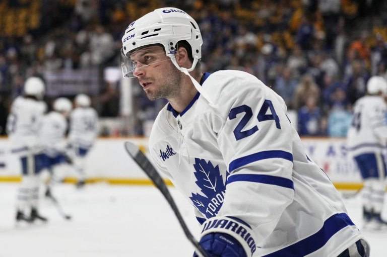 Laughton's four-point night helps Leafs to 7-2 win over Habs in NHL pre-season action | iNFOnews.ca