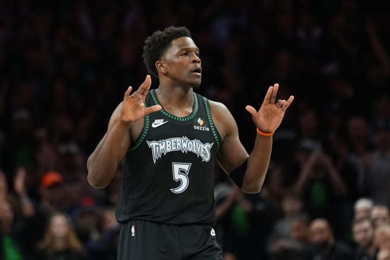 Edwards guides the Timberwolves past the Spurs 114-109 to tie the series after Wembanyama's ejection | iNFOnews.ca