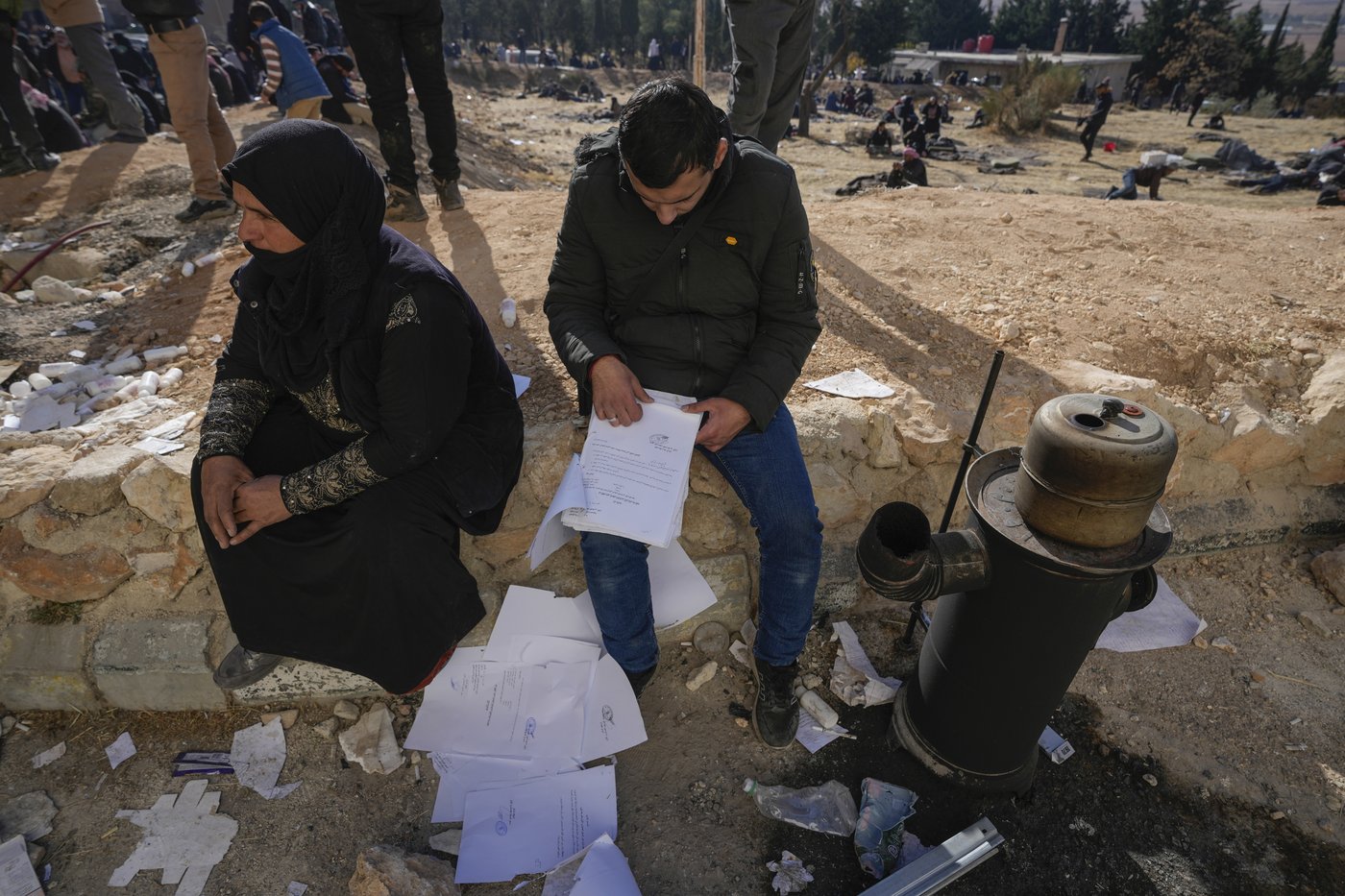 Thousands scour Syria's most horrific prison but find no sign of their loved ones | iNFOnews.ca