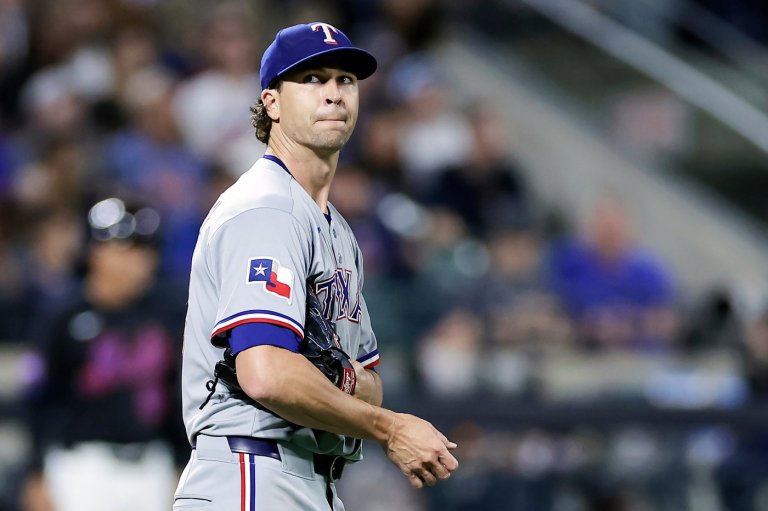 Rangers scratch 2-time Cy Young Award winner Jacob deGrom from start against Phillies with sore neck | iNFOnews.ca