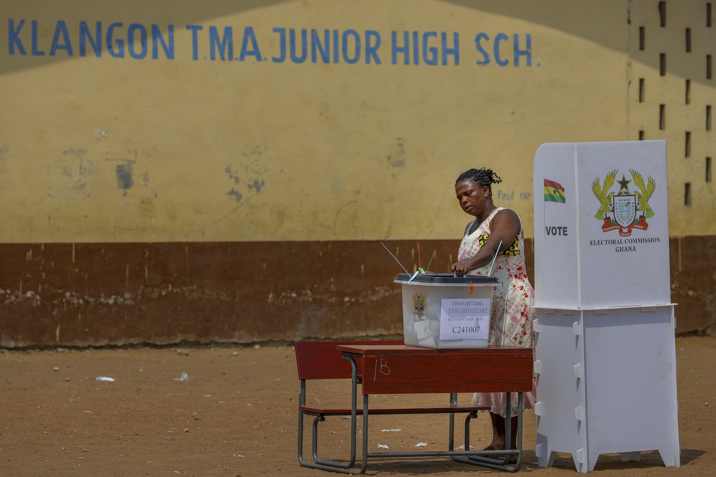 Polls close in Ghana's general election in the shadow of the worst economic crisis in a generation | iNFOnews.ca Polls close in Ghana's general election in the shadow of the worst economic crisis in a generation | iNFOnews.ca