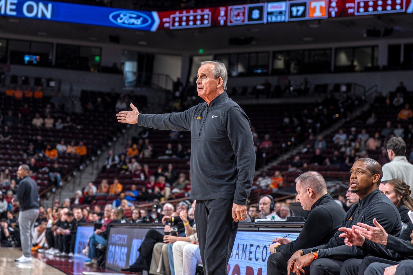 Estrella and Okpara lead No. 23 Tennessee to dominant 78-59 win over South Carolina | iNFOnews.ca