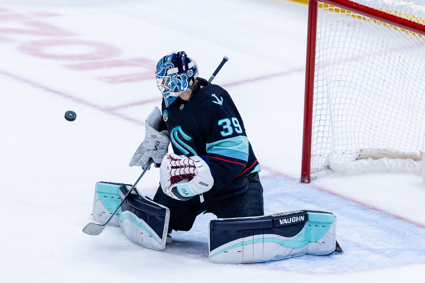 Kokko stops 26 shots in 1st NHL start as the Kraken beat the Flames 4-1 | iNFOnews.ca