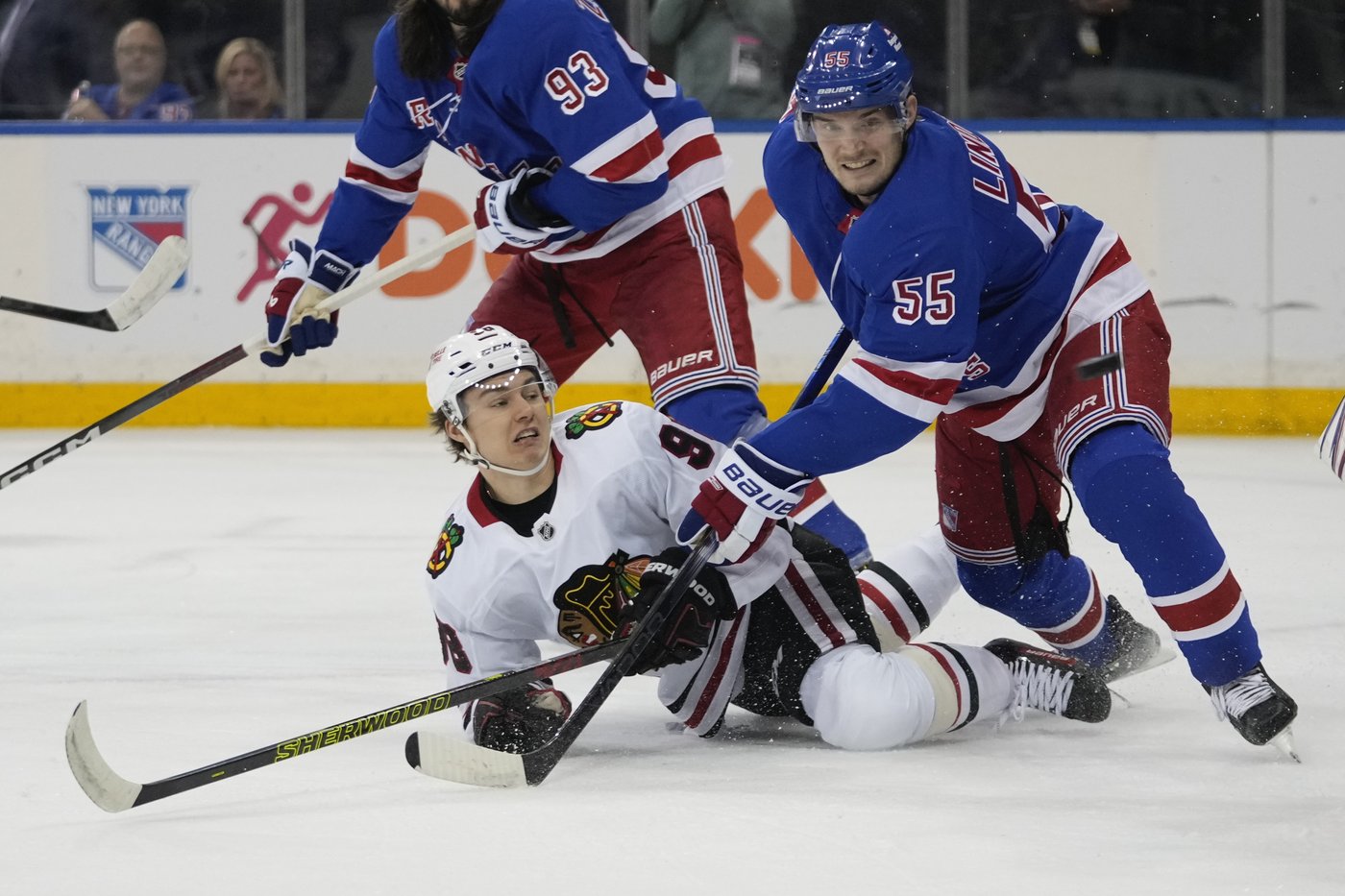 Hall has goal and assist, Soderblom stops 29 shots as Blackhawks beat Rangers 2-1 | iNFOnews.ca