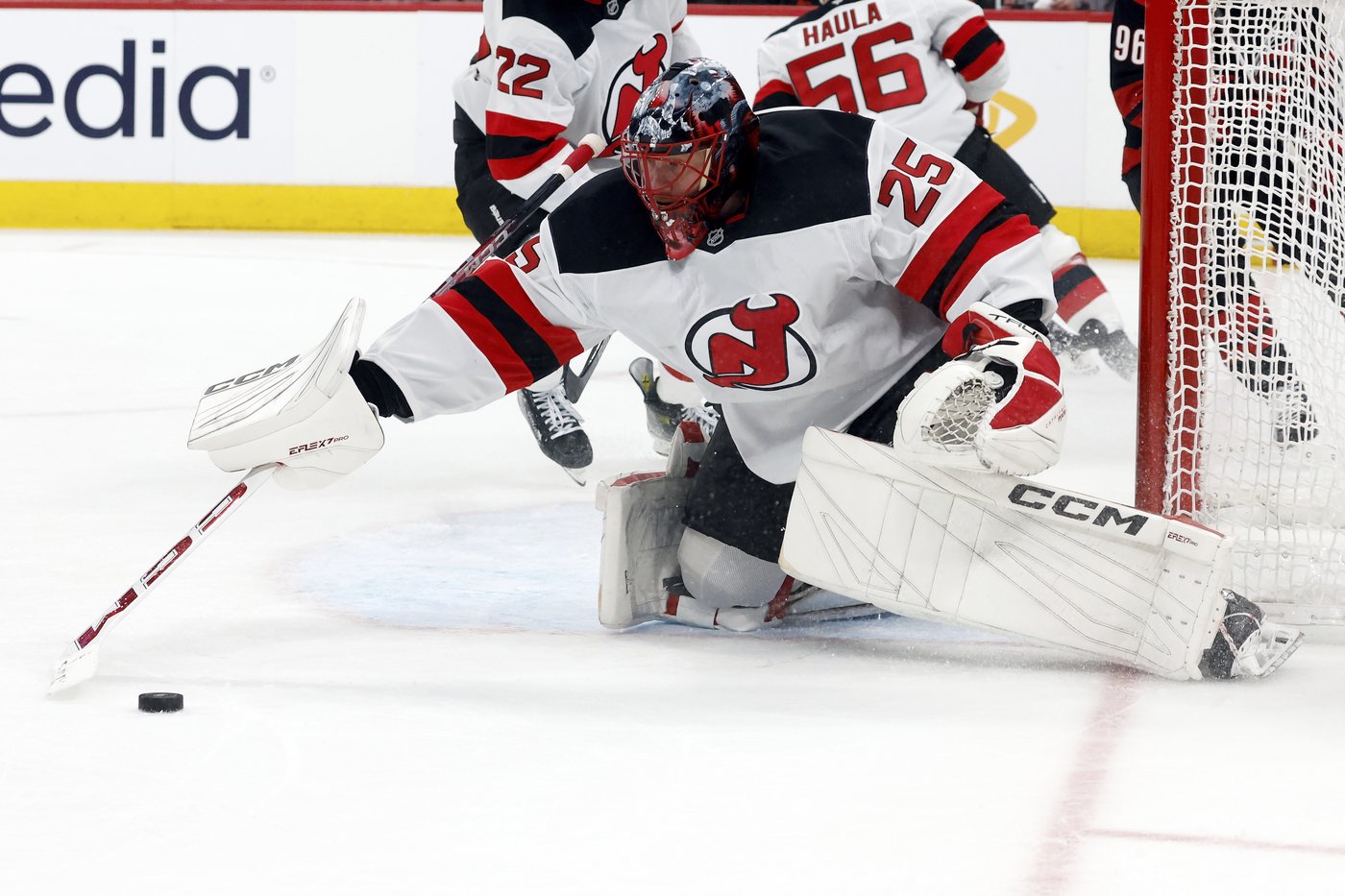 Stankoven scores twice, Hurricanes whip Devils 4-1 in playoff opener | iNFOnews.ca Stankoven scores twice, Hurricanes whip Devils 4-1 in playoff opener | iNFOnews.ca