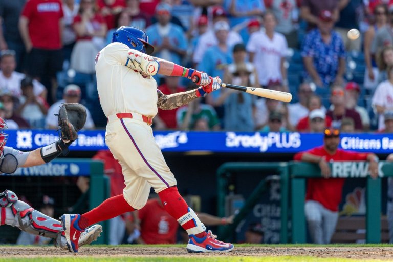 MLB home run leader Schwarber punctuates Phillies' unlikely comeback win over the Cardinals | iNFOnews.ca