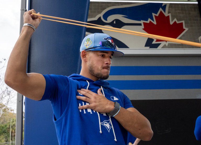 Berrios apologies to teammates, fans for absence during Blue Jays' post-season run | iNFOnews.ca