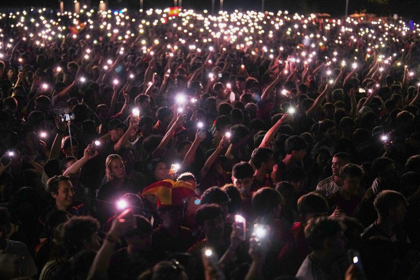 Soccer fans around the world watch the World Cup, in photos | iNFOnews.ca