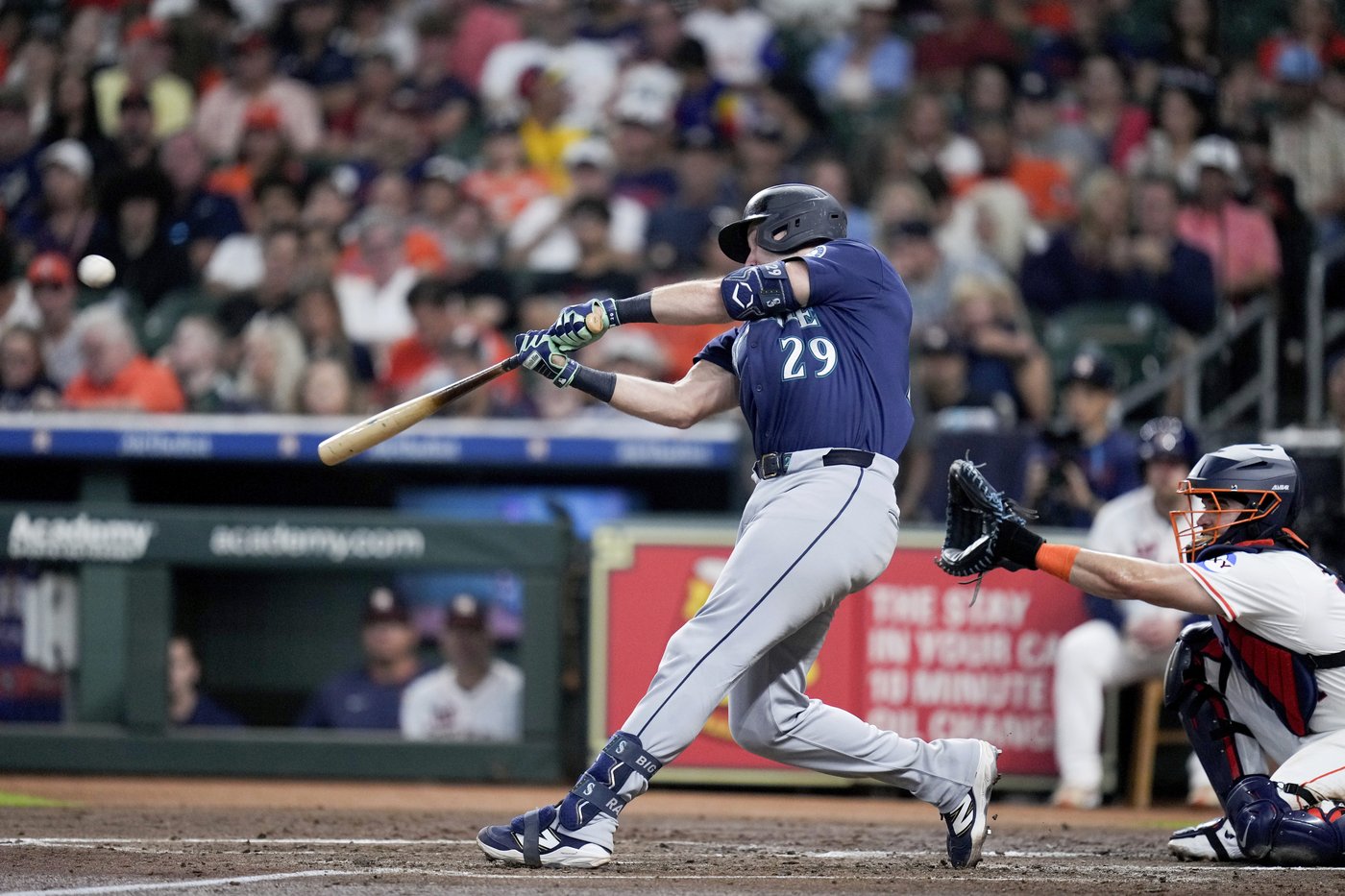 Cal Raleigh's record-breaking home run lifts Mariners over Astros for 6-4 win | iNFOnews.ca Cal Raleigh's record-breaking home run lifts Mariners over Astros for 6-4 win | iNFOnews.ca