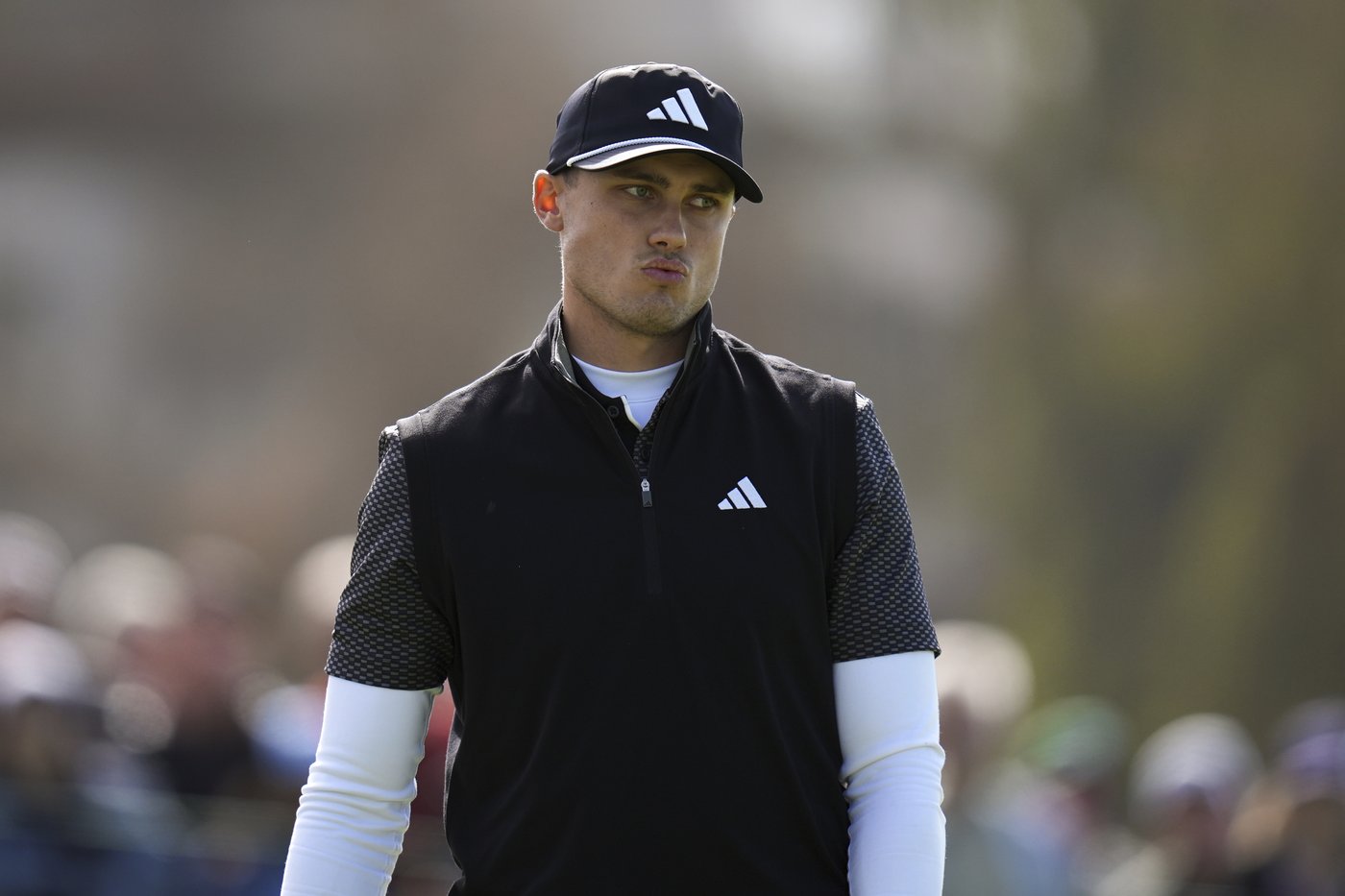 Davis Thompson leads by 1 over Scottie Scheffler with Rory McIlroy lurking at Torrey Pines | iNFOnews.ca Davis Thompson leads by 1 over Scottie Scheffler with Rory McIlroy lurking at Torrey Pines | iNFOnews.ca