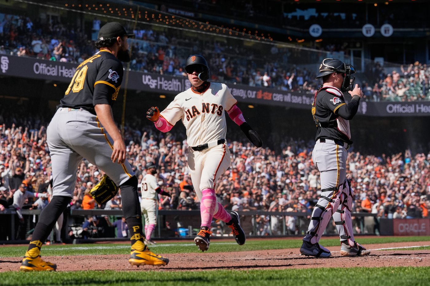 Jesús Rodríguez's RBI single helps the Giants rally to beat the Pirates 7-6 in 12 innings | iNFOnews.ca Jesús Rodríguez's RBI single helps the Giants rally to beat the Pirates 7-6 in 12 innings | iNFOnews.ca