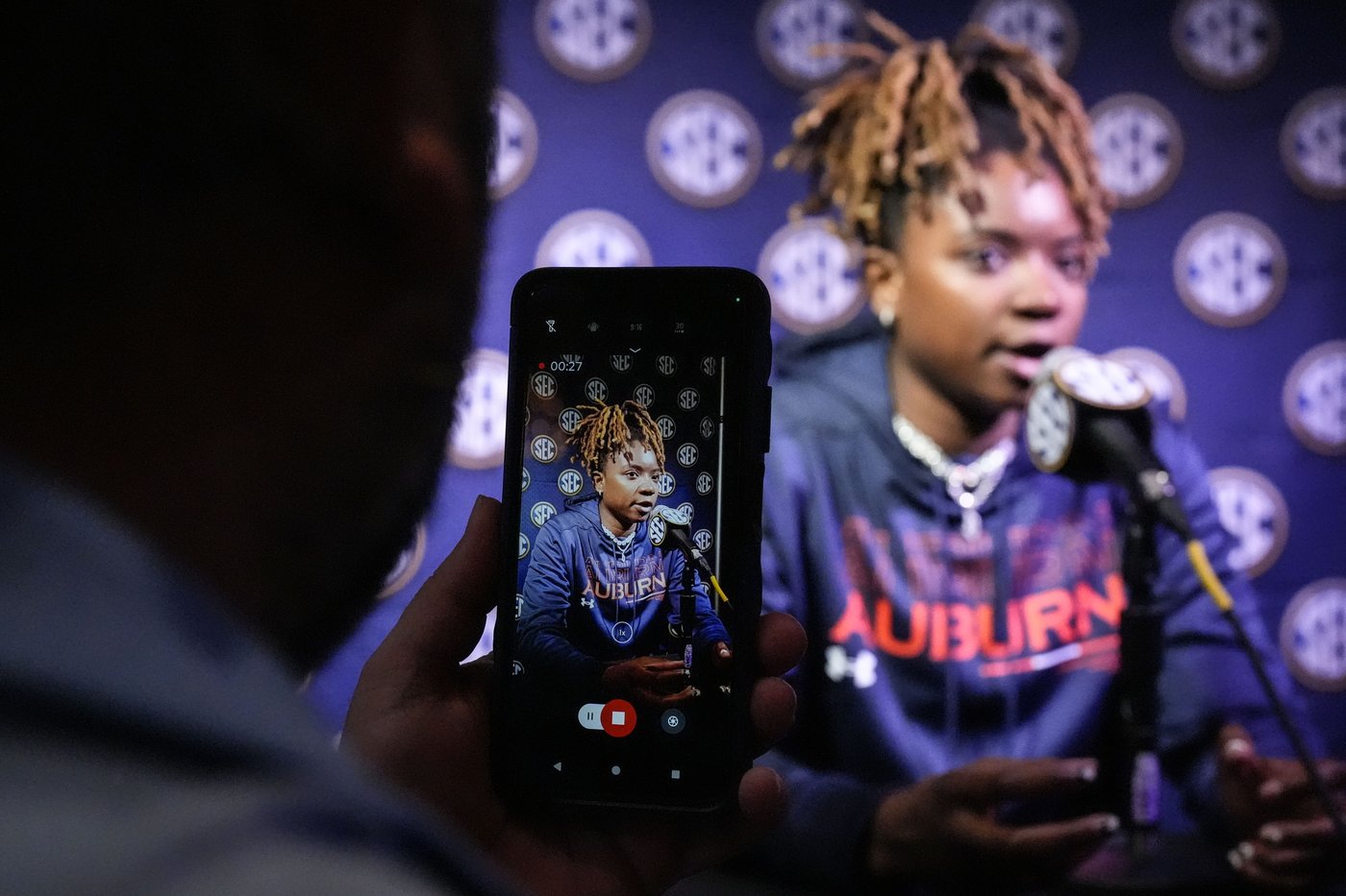 Kim Caldwell navigating first season as Tennessee Lady Vols coach with 'Baby Caldwell' on the way | iNFOnews.ca