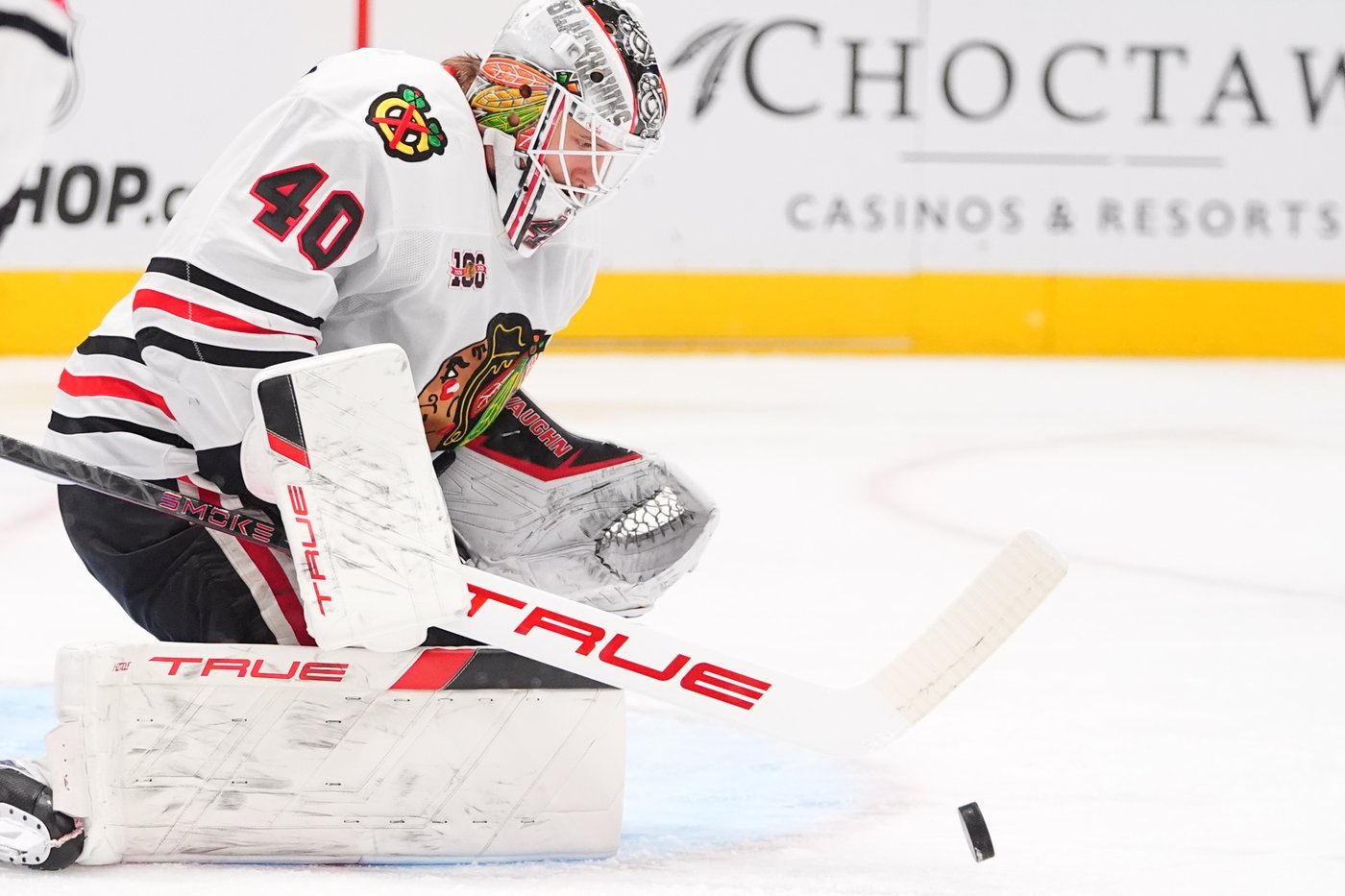 NHL-worst Blackhawks snap 6-game skid with a 4-3, shootout victory over the Stars | iNFOnews.ca