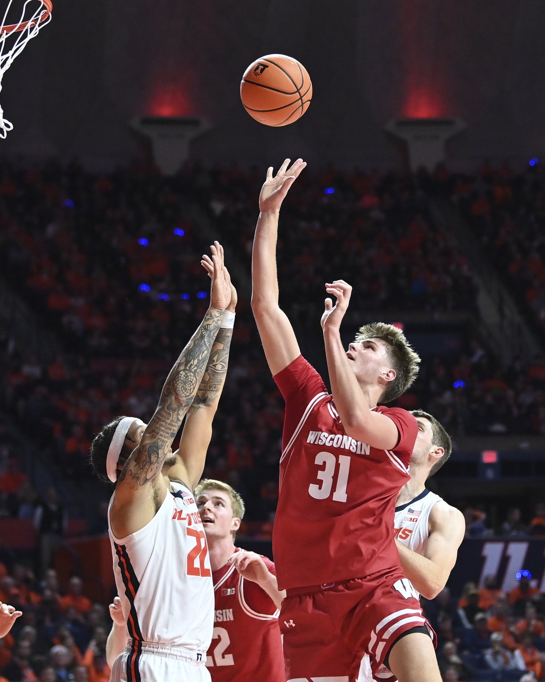 Kasparas Jakucionis scores 24 points and Tre White has 23 as Illinois beats No. 20 Wisconsin 86-80 | iNFOnews.ca