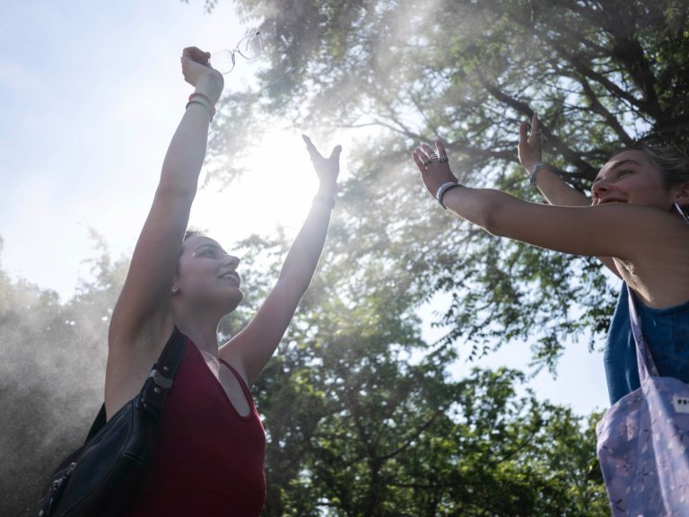 An early heat wave hits Europe, in photos | iNFOnews.ca