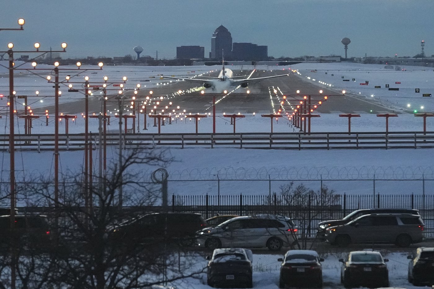 Winter storm snarls holiday travel across US Northeast, Great Lakes | iNFOnews.ca