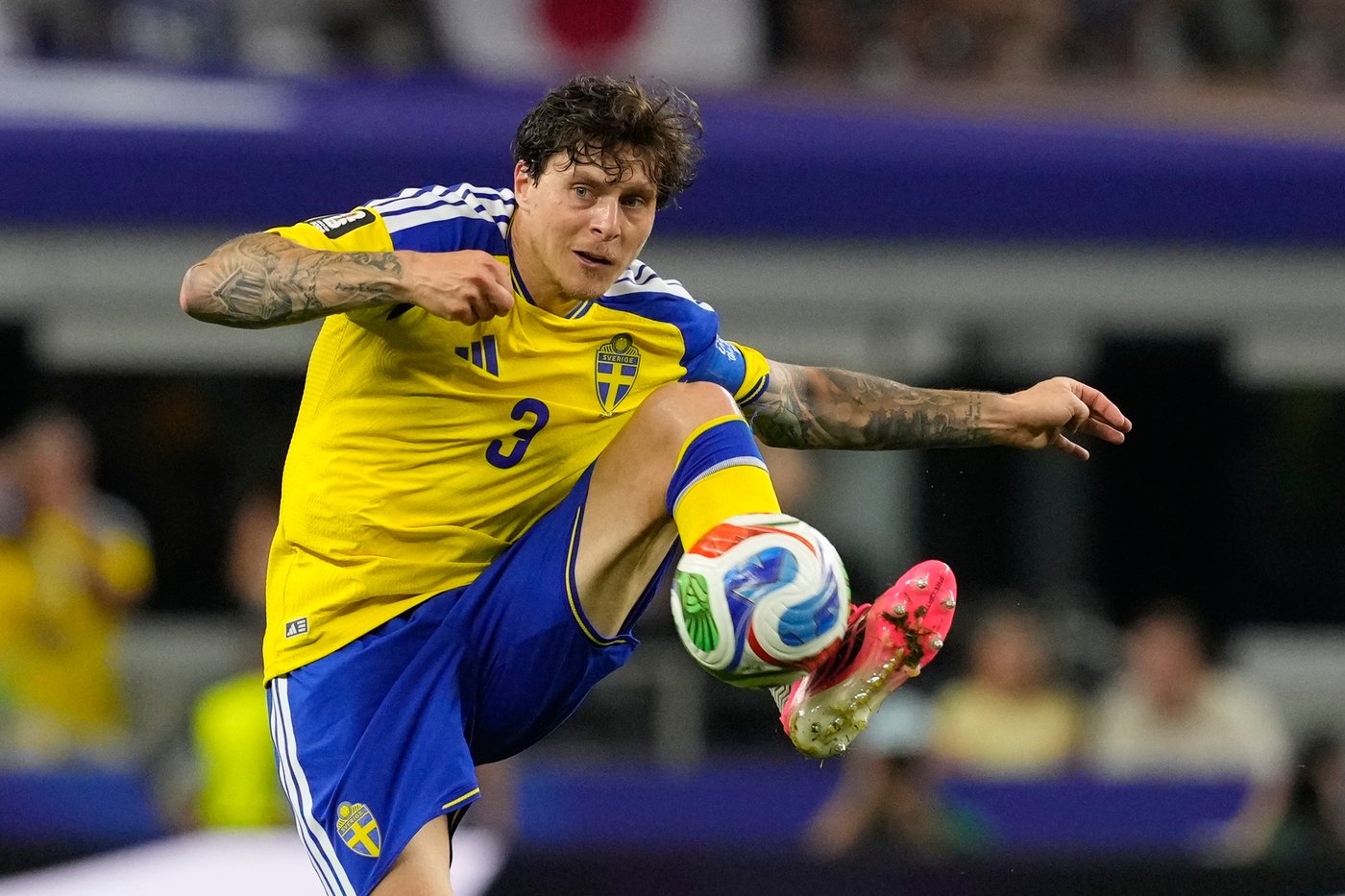 When in Texas: Wife of Sweden's Victor Lindelöf thrown off mechanical bull during the World Cup | iNFOnews.ca When in Texas: Wife of Sweden's Victor Lindelöf thrown off mechanical bull during the World Cup | iNFOnews.ca