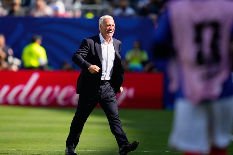 Coach Didier Deschamps back with France at World Cup after flying to Europe for his mother's funeral | iNFOnews.ca