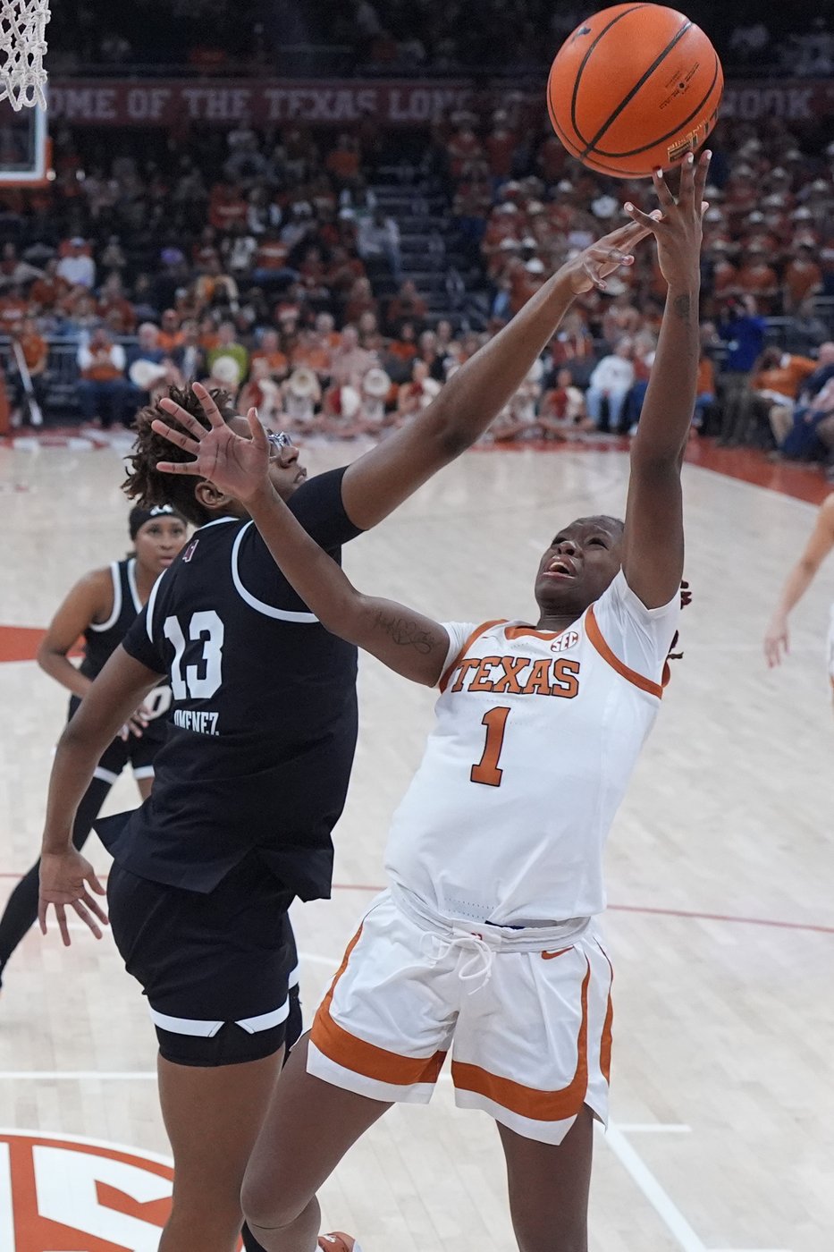 Madison Booker scores 23 points and No. 4 Texas routs Mississippi State 92-42 | iNFOnews.ca