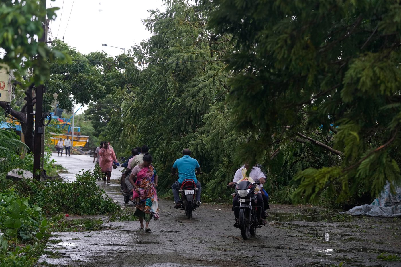 Cyclone batters India’s eastern coast, killing 3 and damaging homes and farmland | iNFOnews.ca Cyclone batters India’s eastern coast, killing 3 and damaging homes and farmland | iNFOnews.ca