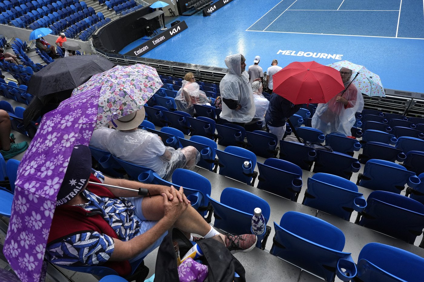 Australian Open: Olympic champ Zheng Qinwen starts her bid for another final on a rainy Day 1 | iNFOnews.ca Australian Open: Olympic champ Zheng Qinwen starts her bid for another final on a rainy Day 1 | iNFOnews.ca