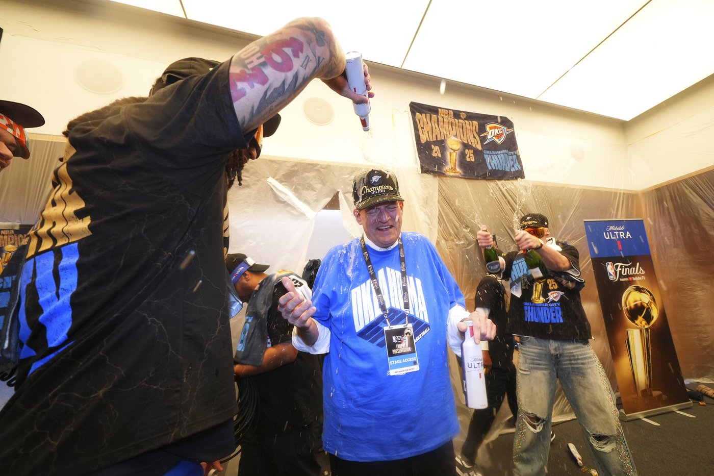 The Thunder had one more opponent after winning the NBA title. The champagne corks were formidable | iNFOnews.ca The Thunder had one more opponent after winning the NBA title. The champagne corks were formidable | iNFOnews.ca